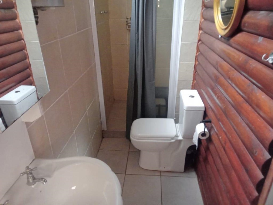 6 Bedroom Property for Sale in Paradise Beach Eastern Cape